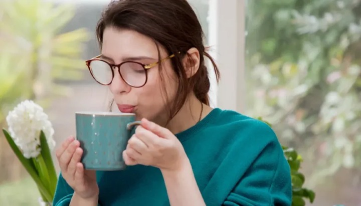 Here are Benefits of Drinking Hot Water First Thing in the Morning on an Empty Stomach
