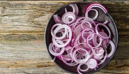 Here are 4 Reasons Why You Should Start Eating Raw Onions