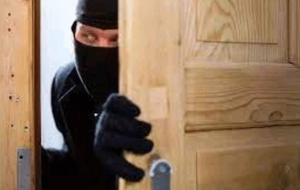 If Thieves Break Into Your House, Do These 5 Things Immediately To Secure Yourself (DETAILS) If Thieves Break Into Your House, Do These 5 Things Immediately To Secure Yourself (DETAILS)