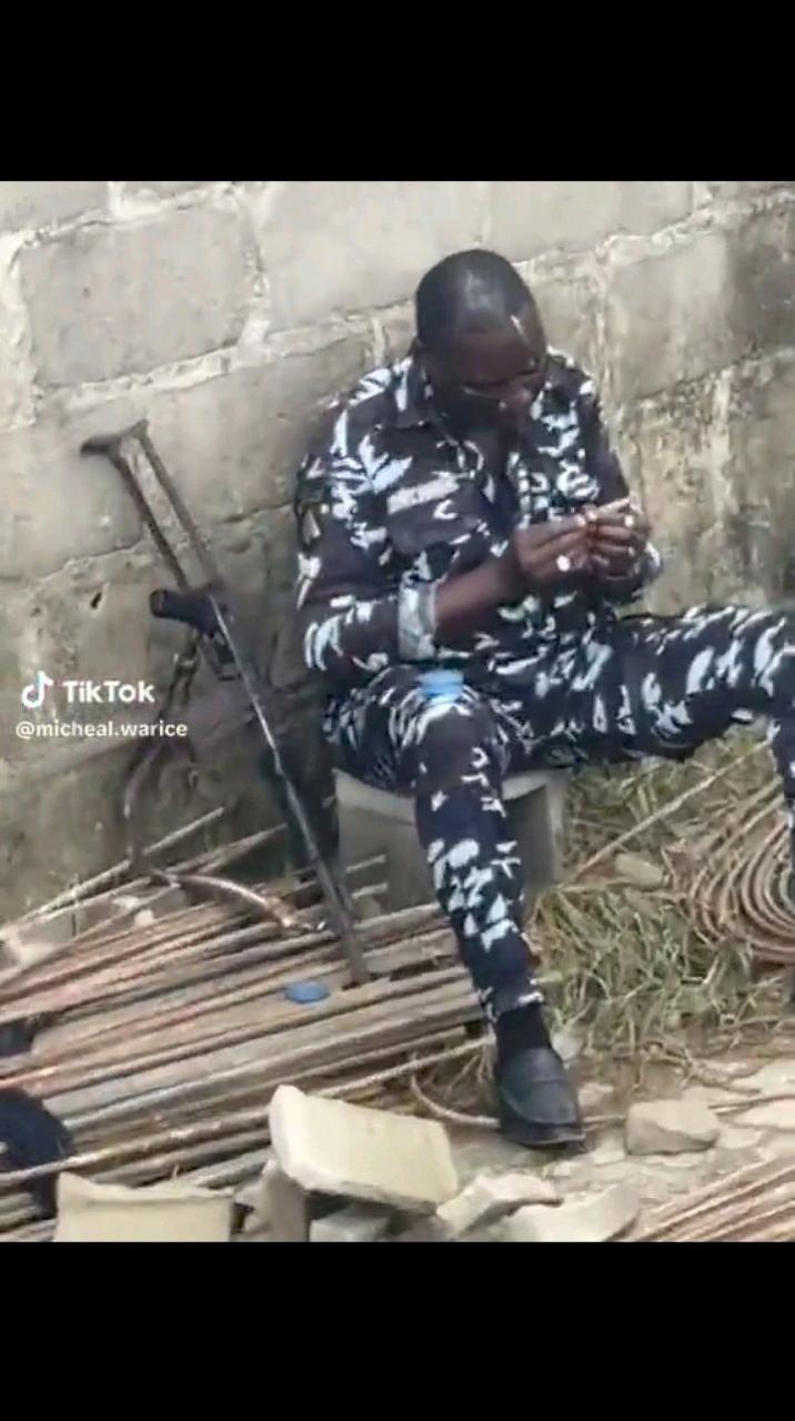 FCT Police PRO Response after seeing video of a Policeman wrapping weed with his AK-47 rifle beside him FCT Police PRO Response after seeing video of a Policeman wrapping weed with his AK-47 rifle beside him
