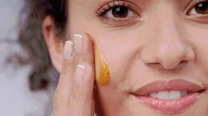 BREAKING NEWS: Here Are 6 Six Benefits Of Using Honey On Your Face And How To Apply It