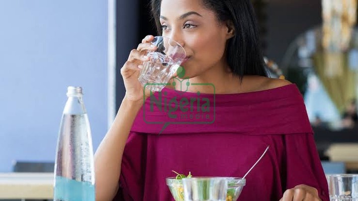 What Happens When You Drink Water Along With Your Food What Happens When You Drink Water Along With Your Food