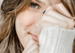 Dear men:These are 5 ways to know that a woman secretly admires you (MUST SEE)