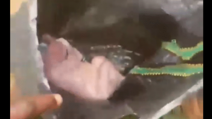 Newborn baby abandoned in Bagco bag by gutter in Ijebu Ode sparks outrage (Photo) Newborn baby abandoned in Bagco bag by gutter in Ijebu Ode sparks outrage (Photo)